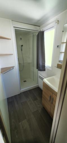 a bathroom with a shower and a sink at MH 150 camping 4 etoiles Bois Dormant 4 personnes in Saint-Jean-de-Monts