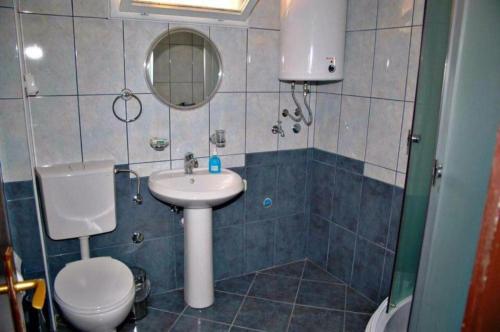 Vannas istaba naktsmītnē Savin Apartments