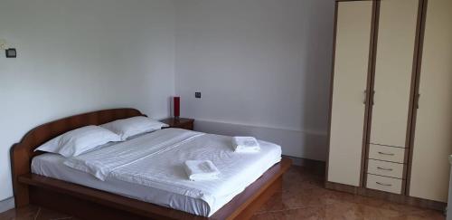 a bedroom with a bed with two towels on it at Apartman No 1 in Sretenovo