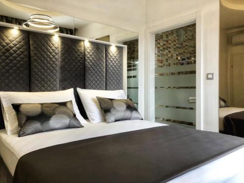 Posteľ alebo postele v izbe v ubytovaní Skypool Suite 77 with private pool