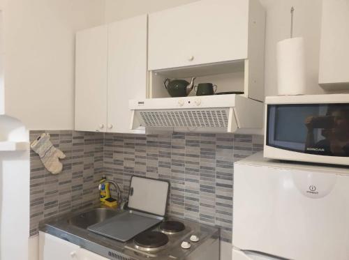 Kuchyňa alebo kuchynka v ubytovaní apartmani NEDO