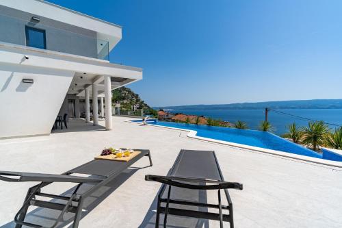 Luxurious Villa ADA; hot tub, sauna, gym, pool