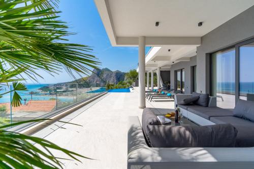 Luxurious Villa ADA; hot tub, sauna, gym, pool