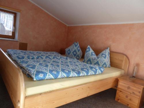Łóżko lub łóżka w pokoju w obiekcie Gästehaus am Schloßpark