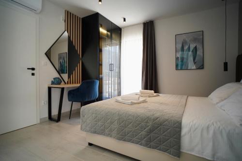 a bedroom with a bed and a desk and a chair at Solis Apartments Bol in Bol