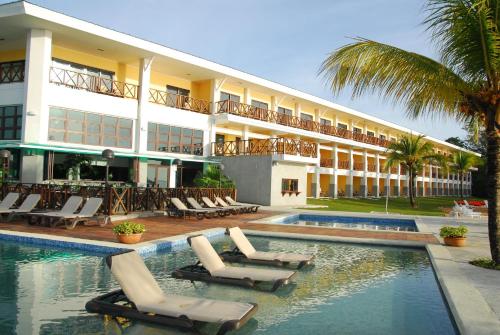 Piscina de la sau aproape de Playa Tortuga Hotel and Beach Resort