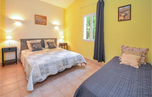 a bedroom with a bed and a window at Awesome Home In Cabannes With 2 Bedrooms, Wifi And Outdoor Swimming Pool in Cabannes
