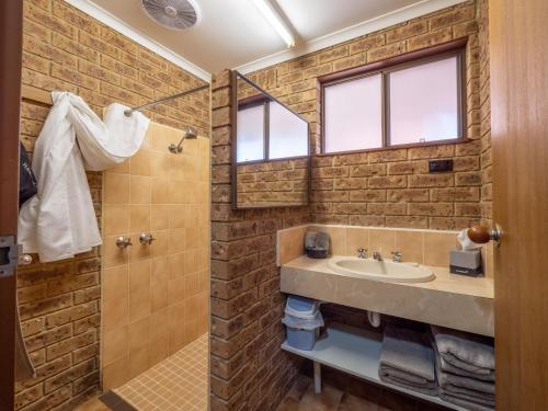 a bathroom with a sink and a shower at Eildon Parkview Motor Inn Room 10 in Eildon