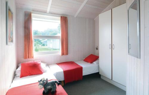 A bed or beds in a room at Strandblick 11