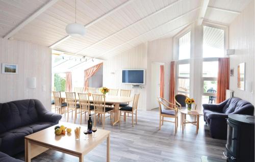 Televisyen dan/atau pusat hiburan di Strandblick 9