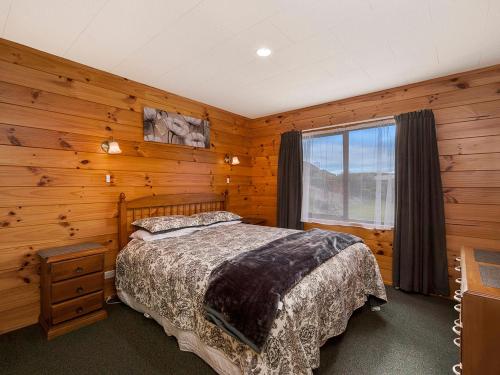 Säng eller sängar i ett rum på Lakewood - Omori Holiday Home