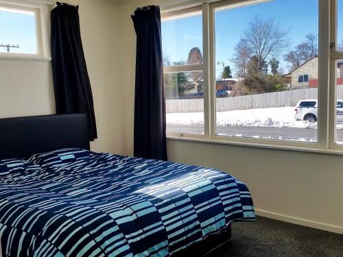 A bed or beds in a room at The Nash - National Park Holiday Home