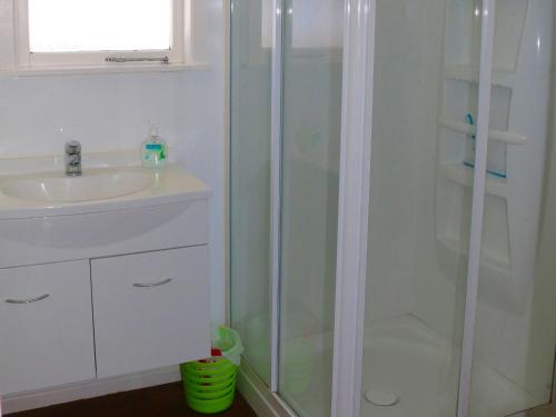 A bathroom at The Nash - National Park Holiday Home