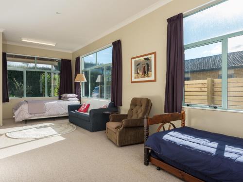 Gallery image of Tuis Nest - Bowentown Holiday Home in Waihi Beach