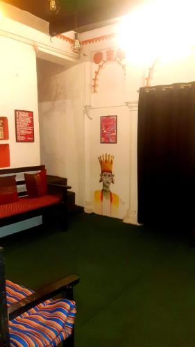 Coin salon dans l'établissement Yogg Hostel