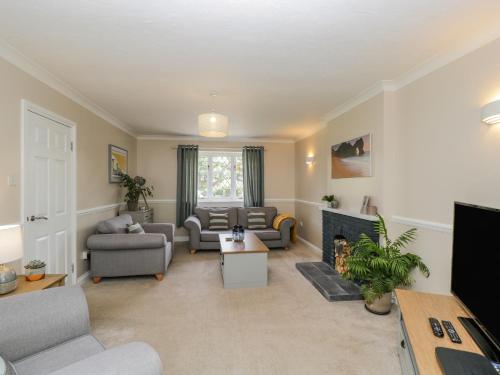 34 Loders Close – Photos 3