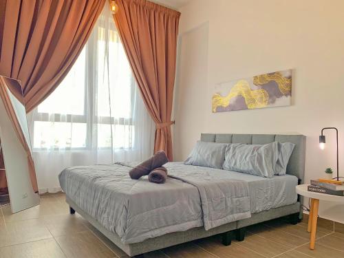 Кровать или кровати в номере Netflix Two Bedroom Troika Kota Bharu Homestay 182