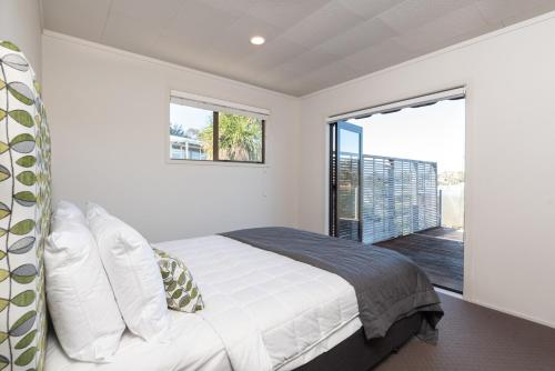 Gallery image of The Tide Watcher - Okiato Holiday Home in Opua