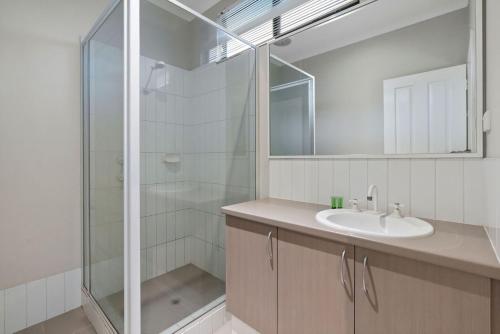 Ένα μπάνιο στο 3 Kestrel Place