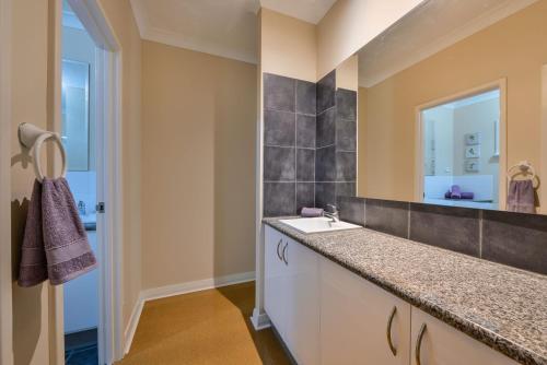 16 Crevalle Way tesisinde bir banyo