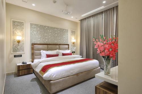 En eller flere senge i et værelse på Hotel Royal 9