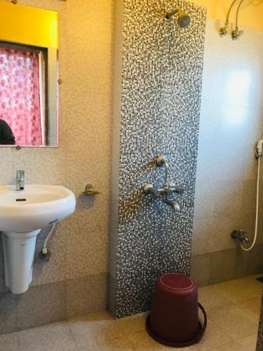 Gambar di galeri bagi STAYMAKER Prakash International di Gonikoppal