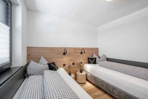 two beds in a room with white walls at Mountain Moments in Sautens