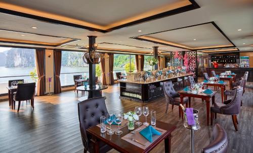 Restoran atau tempat lain untuk makan di Mon Cheri Cruises