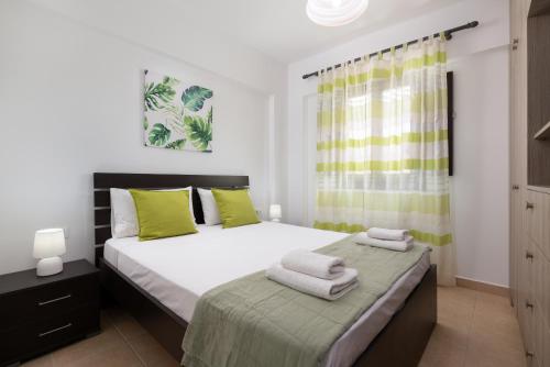 מיטה או מיטות בחדר ב-Lindos Olive Suites