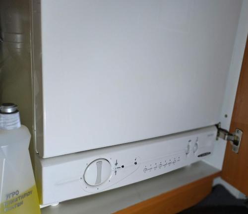 a microwave oven sitting on top of a stove at PiPi's House in Néa Artáki