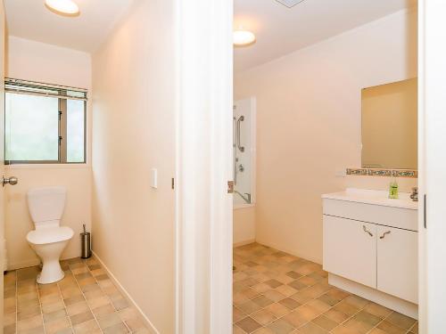 Ένα μπάνιο στο Oyster Haven - Cooks Beach Holiday Home