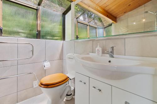 Gallery image of Country Retreat - Athenree Holiday Home in Waihi Beach