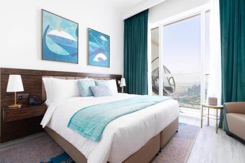 a bedroom with a large bed and a large window at Ultimate Stay Avani next to Palm Jumeirah in Dubai