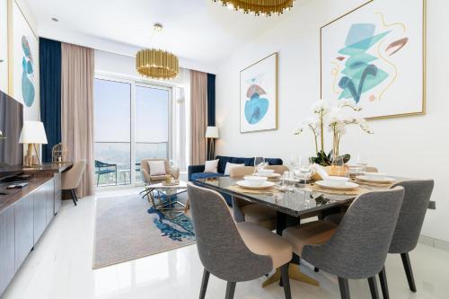 a dining room with a table and chairs at Ultimate Stay - Avani Palm Burj-AlArab View from the pool in Dubai