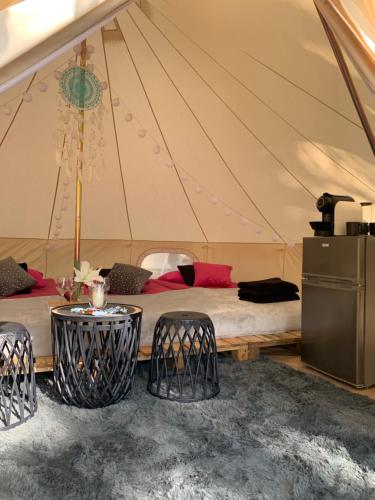 Foto da galeria de Caravana Juliana - Glamping em Swaderki