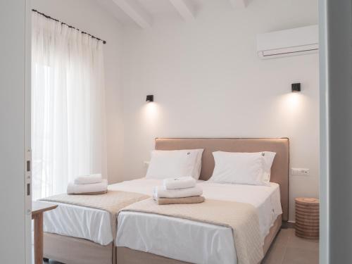 Кровать или кровати в номере Alykes Beachside Stylish Villas with Private Pool South Rhodes