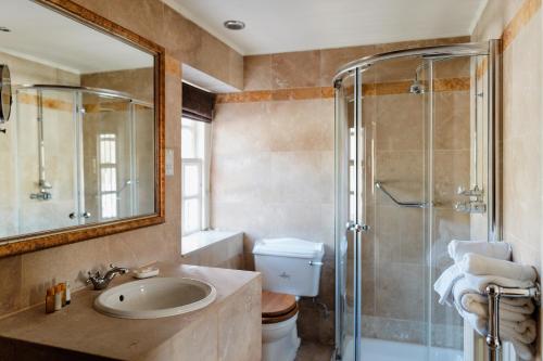 Bathroom sa Roman Camp Country House Hotel