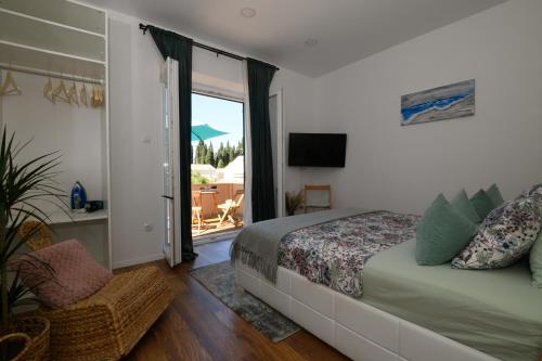 Sunny Getaway Apartments