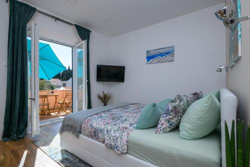 Sunny Getaway Apartments