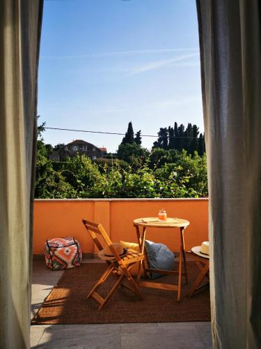 Sunny Getaway Apartments