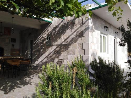 Family House LA - Krvavica