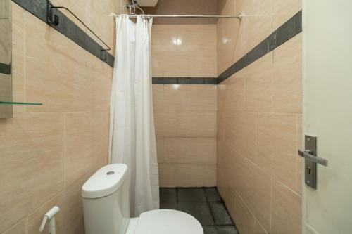 Vonios kambarys apgyvendinimo įstaigoje RedDoorz @ Jalan Srikandi Pekanbaru