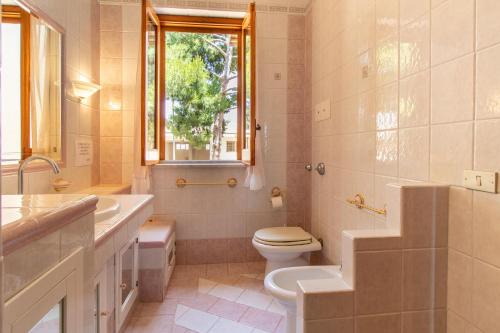 Ένα μπάνιο στο Appartamento in Villa Asta
