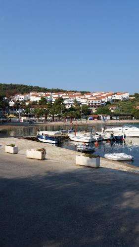 a group of boats sitting on the shore of a beach at apartman DARINA in Nečujam