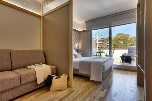 Un pat sau paturi într-o cameră la Bonanova Suite