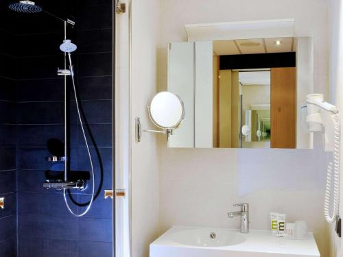 Een badkamer bij Mercure Hotel Schiphol Terminal