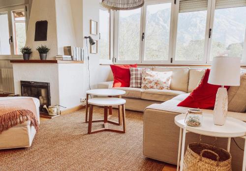 Χώρος καθιστικού στο BELLA KALMA, acogedora casa con parking, jardin y wifi