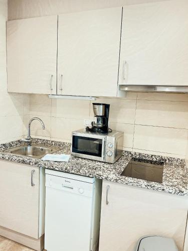  STUDIO LOFT SKI 53 CONFORT -  Room  picture :   Tea/Coffee maker    Shower    TV                           