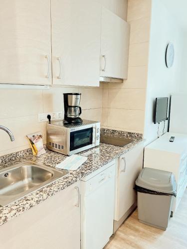  STUDIO LOFT SKI 53 CONFORT -  Room  picture :   Tea/Coffee maker    Shower    TV                           