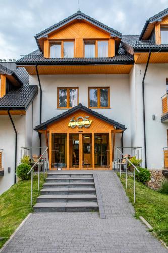 an exterior view of a house with the olympics on the door at Stacja 605 in Karpacz